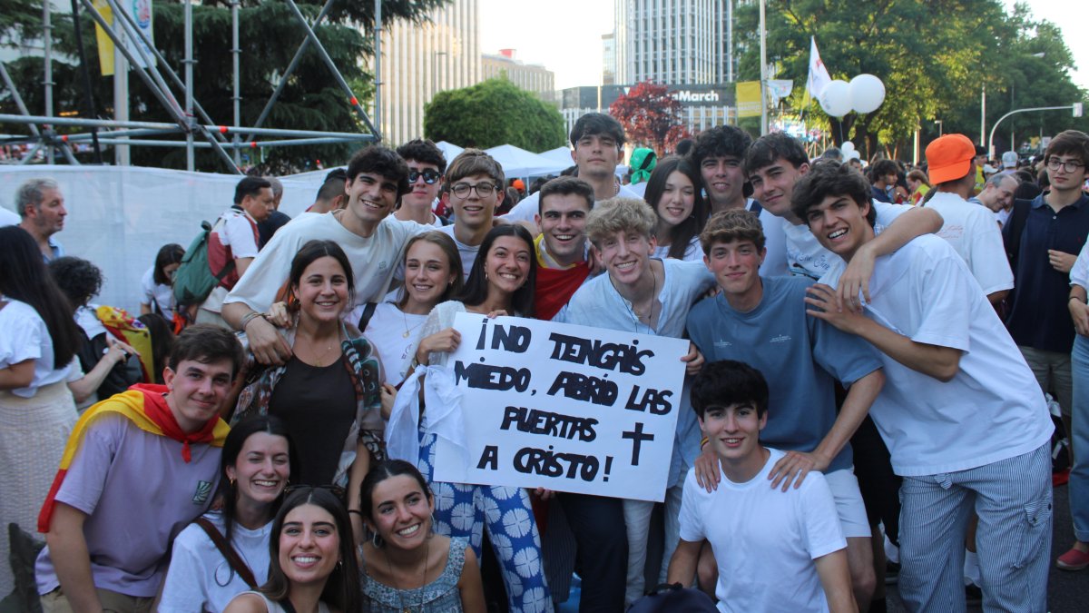 Un grupo de jóvenes en la Vigilia del sábado.