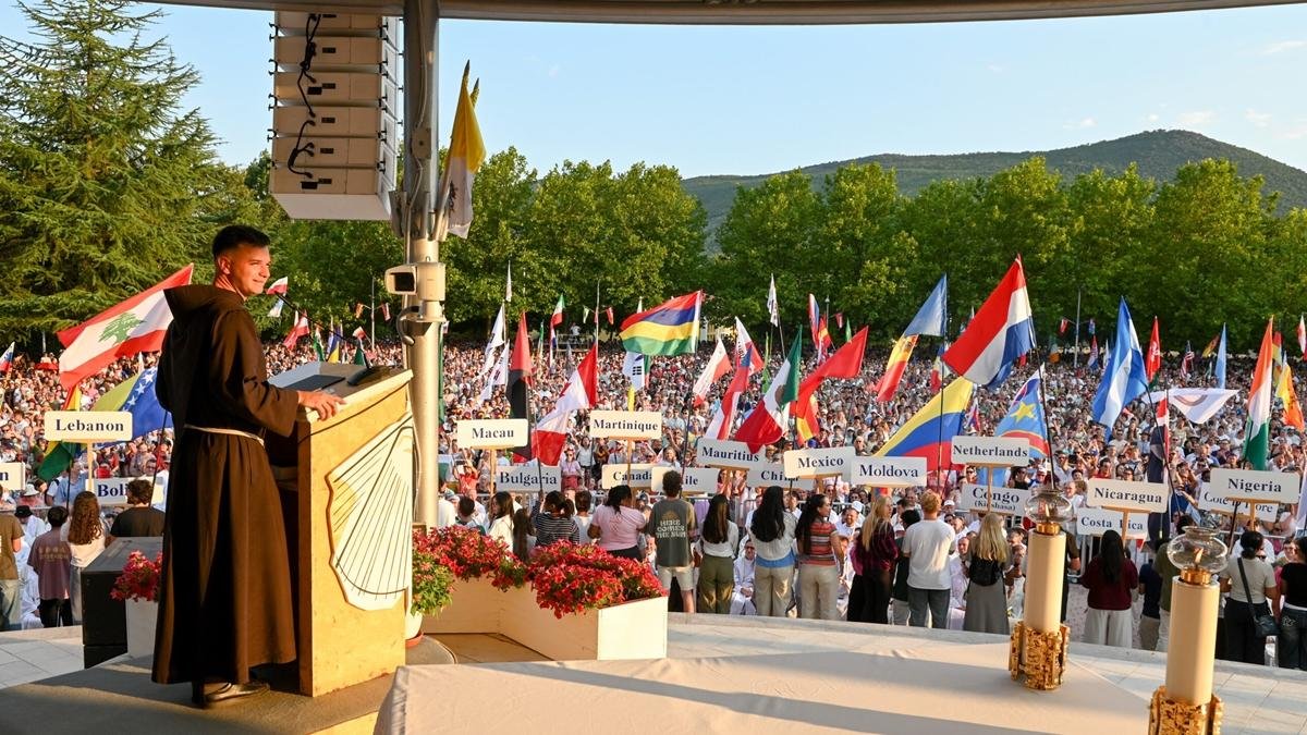 Decenas de miles de jóvenes procedentes de decenas de países se han congregado en Medjugorje para rezar en el Mladifest.
