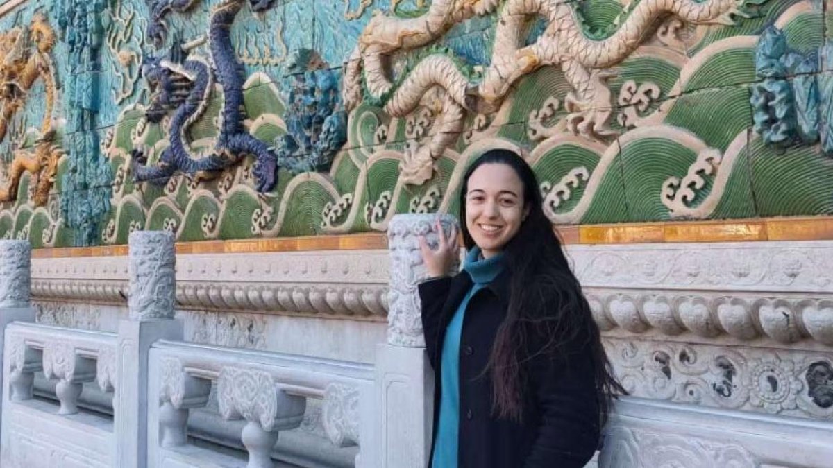 Ainara es de Madrid, y, aunque había recibido la fe en su familia, su encuentro con Dios sucedió en una temporada en China en la que hizo amistad con dos chicas musulmanas.