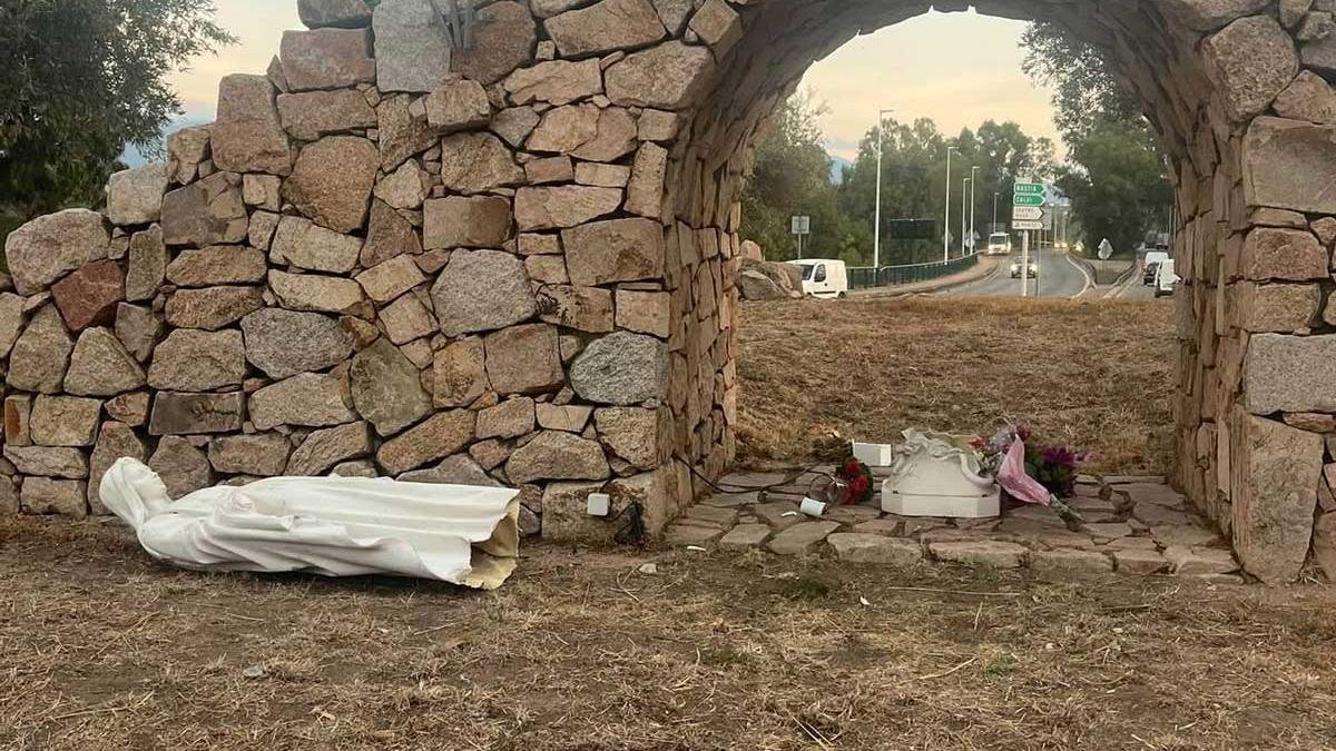 Recientemente en Córcega han vandalizado y profanado una imagen de la Virgen