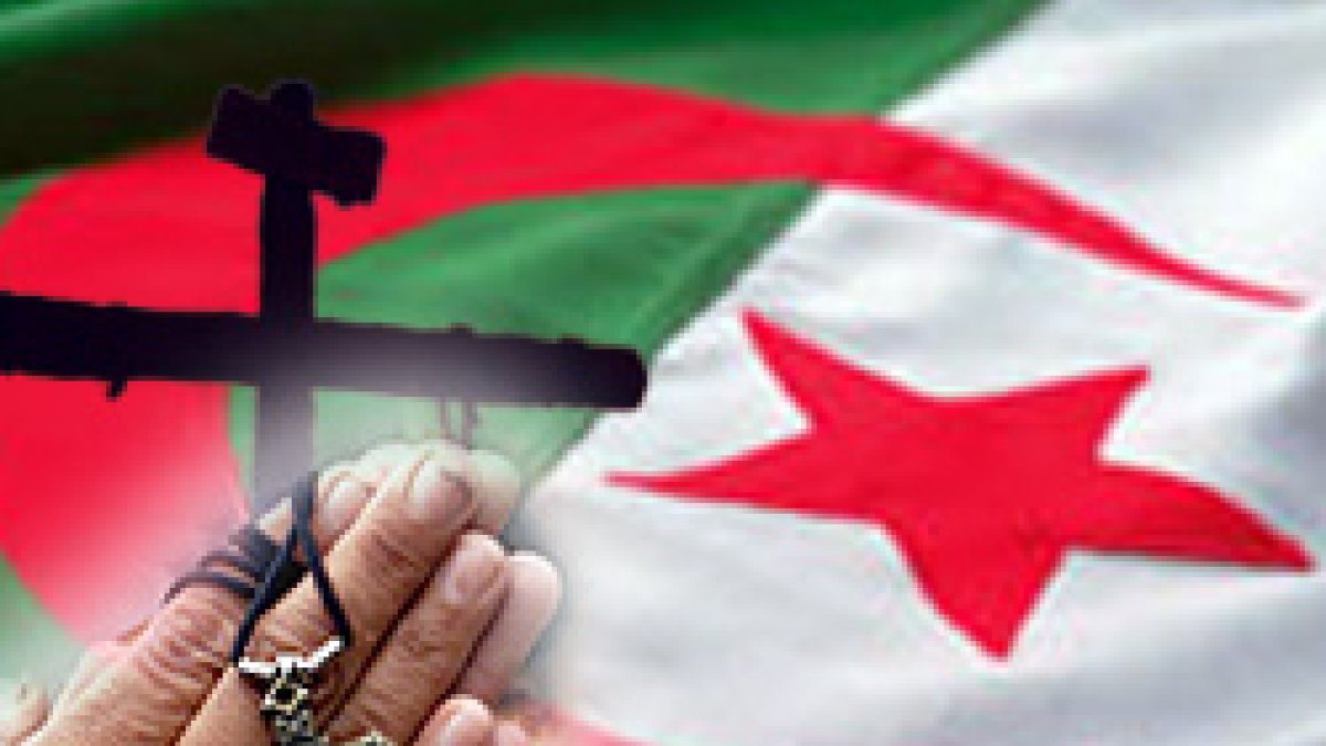 Cárcel para cuatro argelinos por convertirse al cristianismo