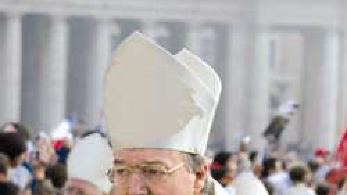 El cardenal Pell pide creatividad para acercar la Biblia a los jóvenes