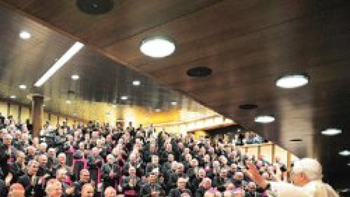 El Vaticano muestra su pesar y preocupación por el desconocimiento de la Biblia