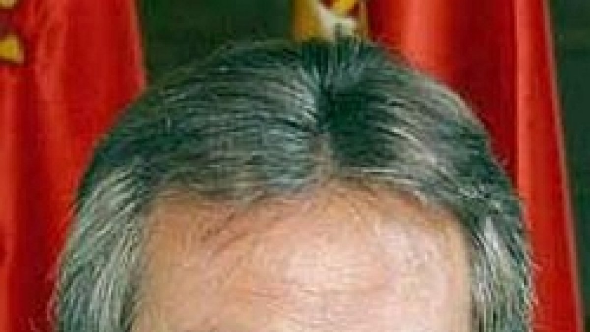 Belloch: «Mientras yo sea alcalde y tenga votos para mantenerlo, el crucifijo seguirá en su lugar»