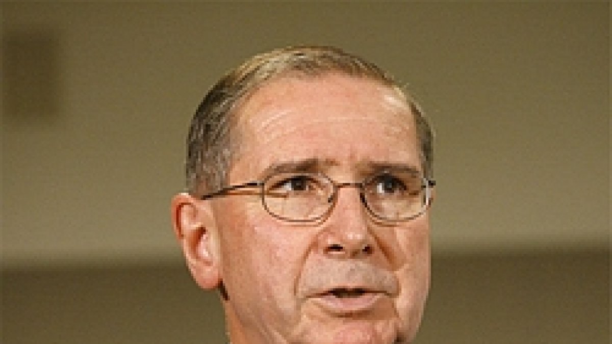 El cardenal Mahony prohibe hablar en su diócesis a un obispo emérito australiano