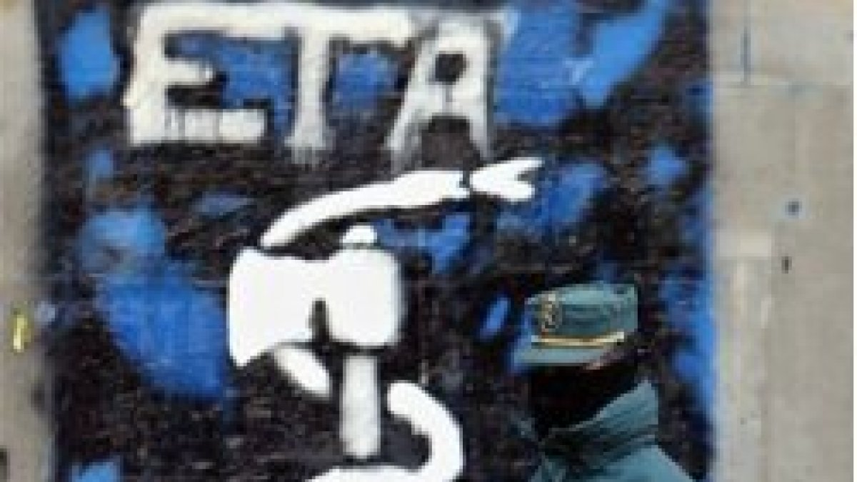 Intentan linchar en una iglesia a los policías que custodiaban a un preso etarra