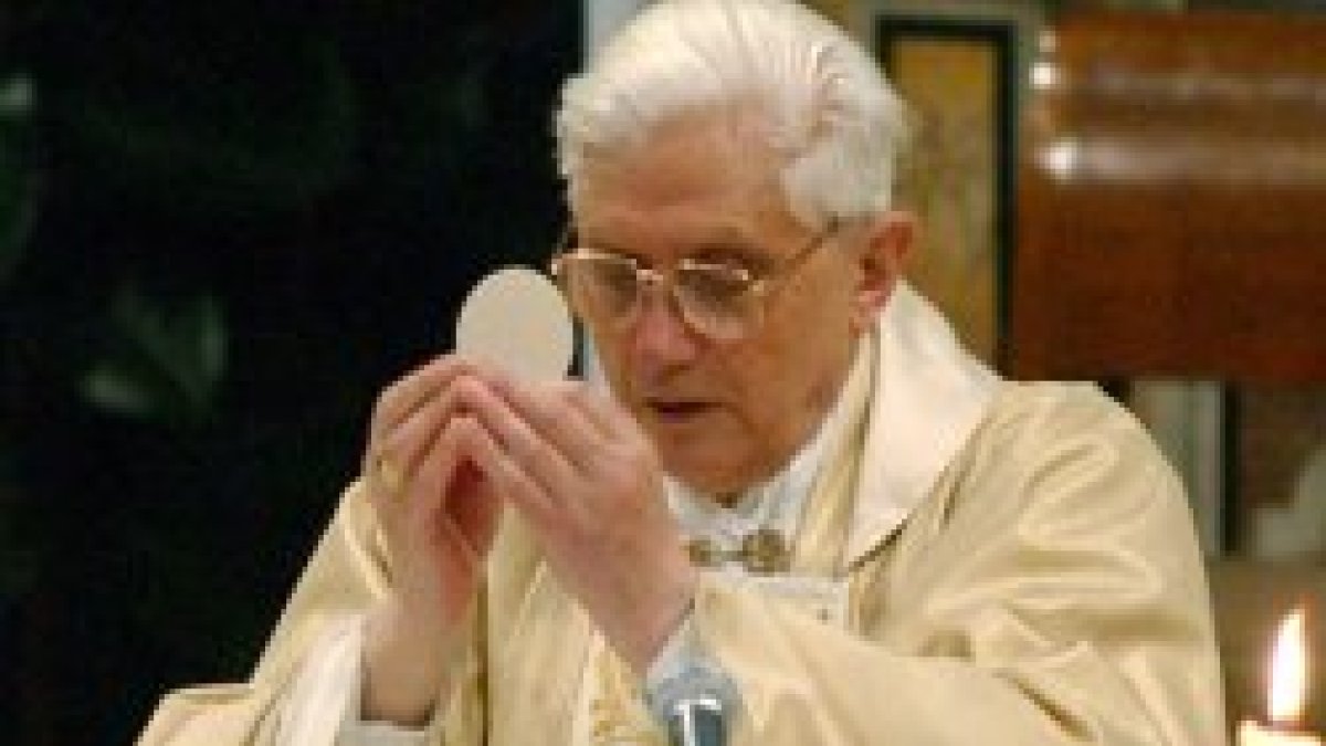 Benedicto XVI: «La Eucaristía es nuestro tesoro más bello»