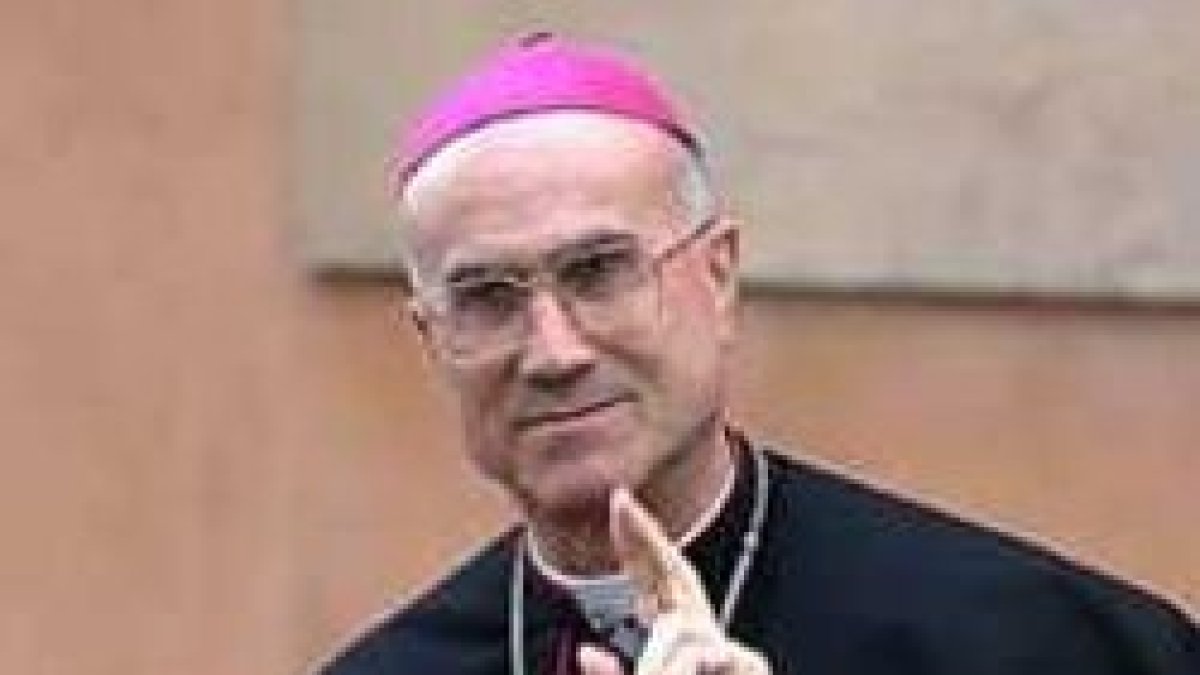 El cardenal Bertone almorzará con Zapatero y el Rey y cenará con el cardenal Rouco