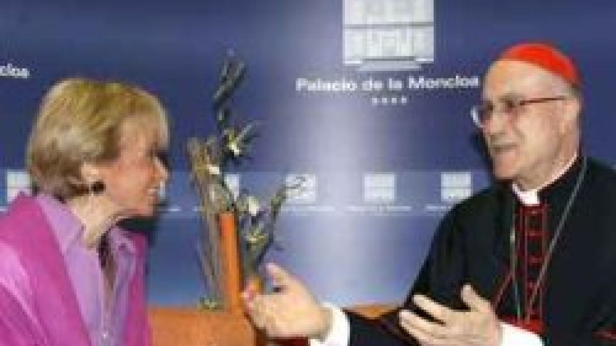 De la Vega asegura al cardenal Bertone que el Gobierno reformará la ley del aborto