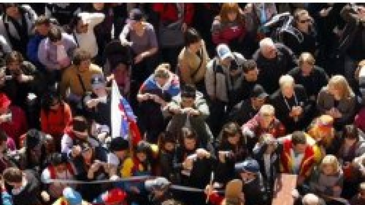 Ocho mil jóvenes españoles recogerán este domingo en el Vaticano la Cruz de la JMJ 2011