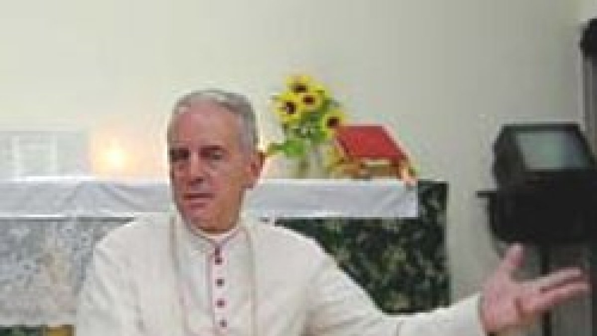 Williamson pide perdón al Papa por sus declaraciones sobre las cámaras de gas nazis