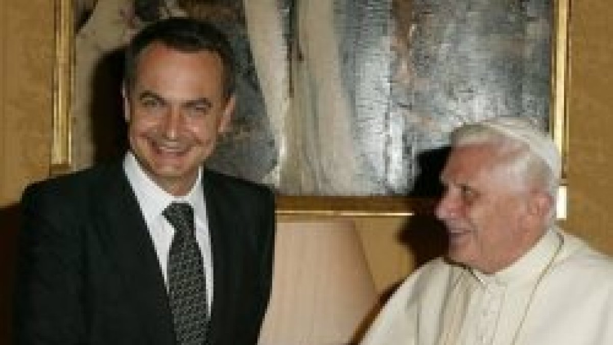 El Gobierno invita al Papa a acudir a Santiago de Compostela para el Año Santo 2010