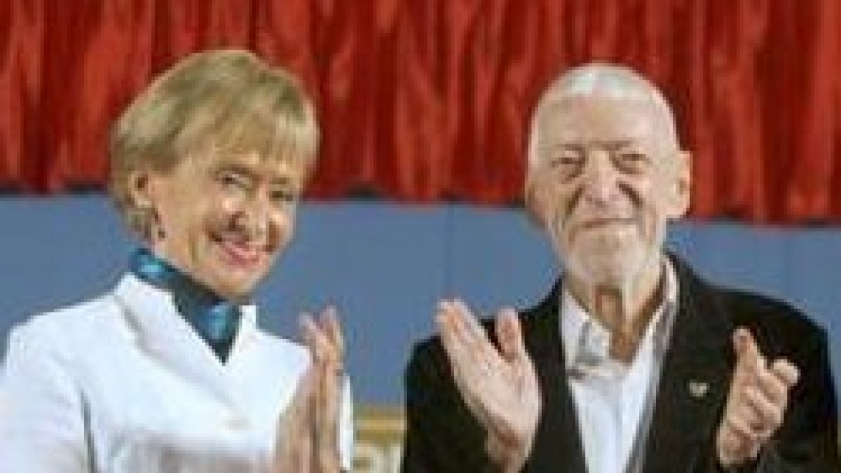 Vicente Ferrer recibe la Gran Cruz de la Orden de Mérito Civil