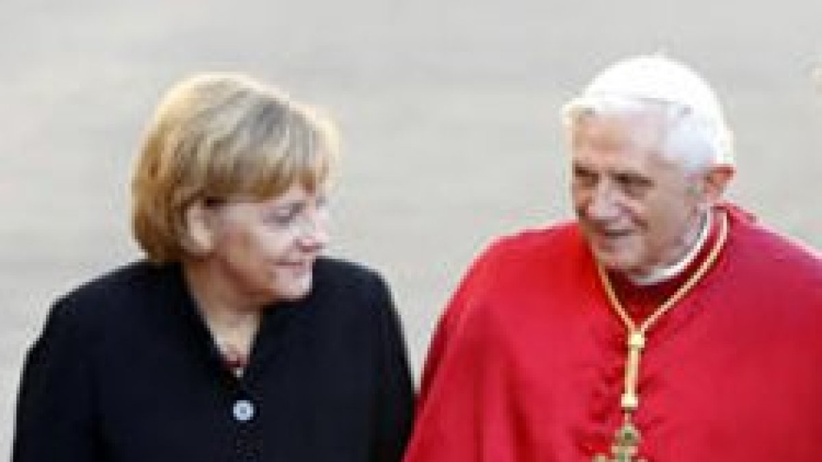 Merkel y Benedicto XVI coinciden en su juicio sobre la Shoah