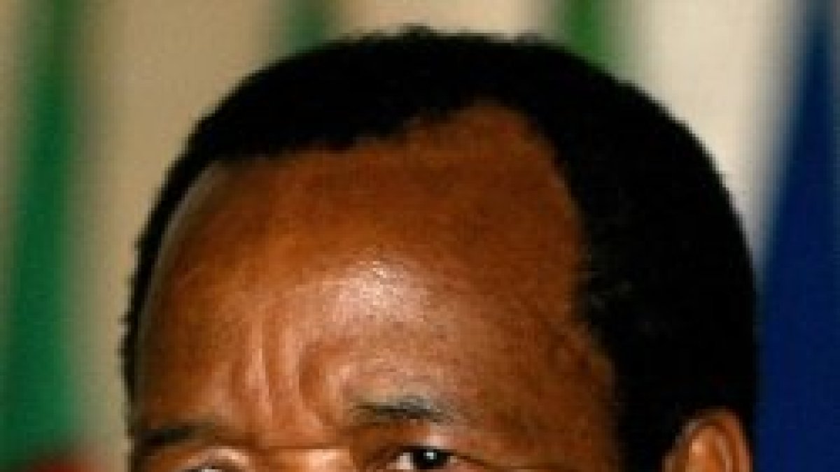 El presidente de Camerún asegura al Papa que promoverá los derechos cívicos