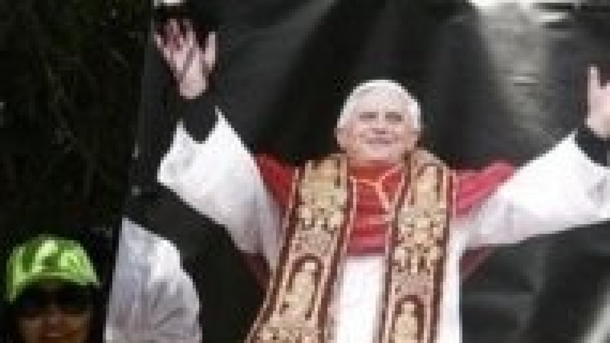Carteles de bienvenida al Papa en Chipre
