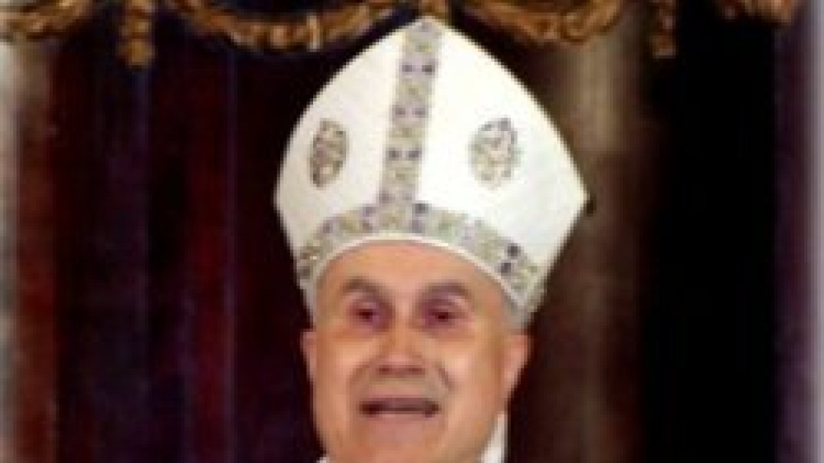 El cardenal Bertone propone evangelizar la cultura para transformar la sociedad