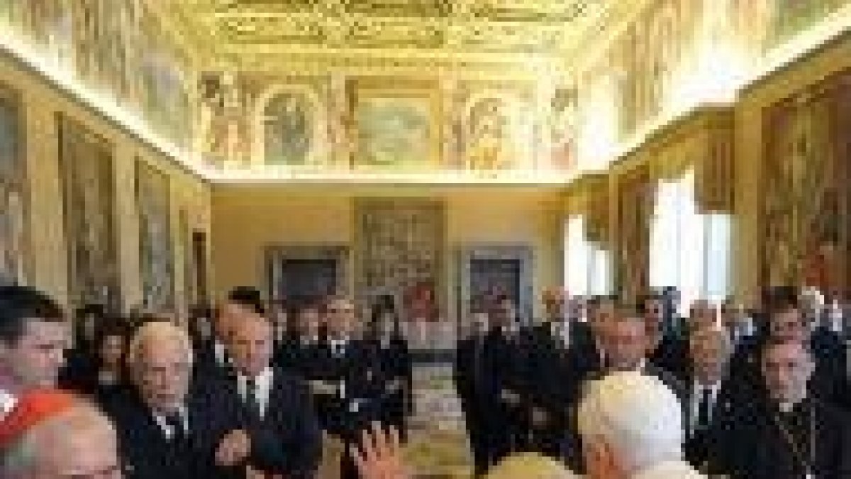 Benedicto XVI y los empresarios dela JMJ en el Vaticano