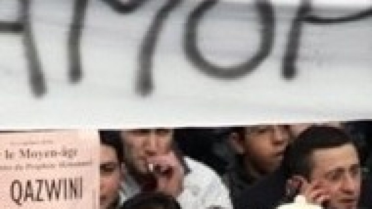 Musulmanes con carteles contra la 