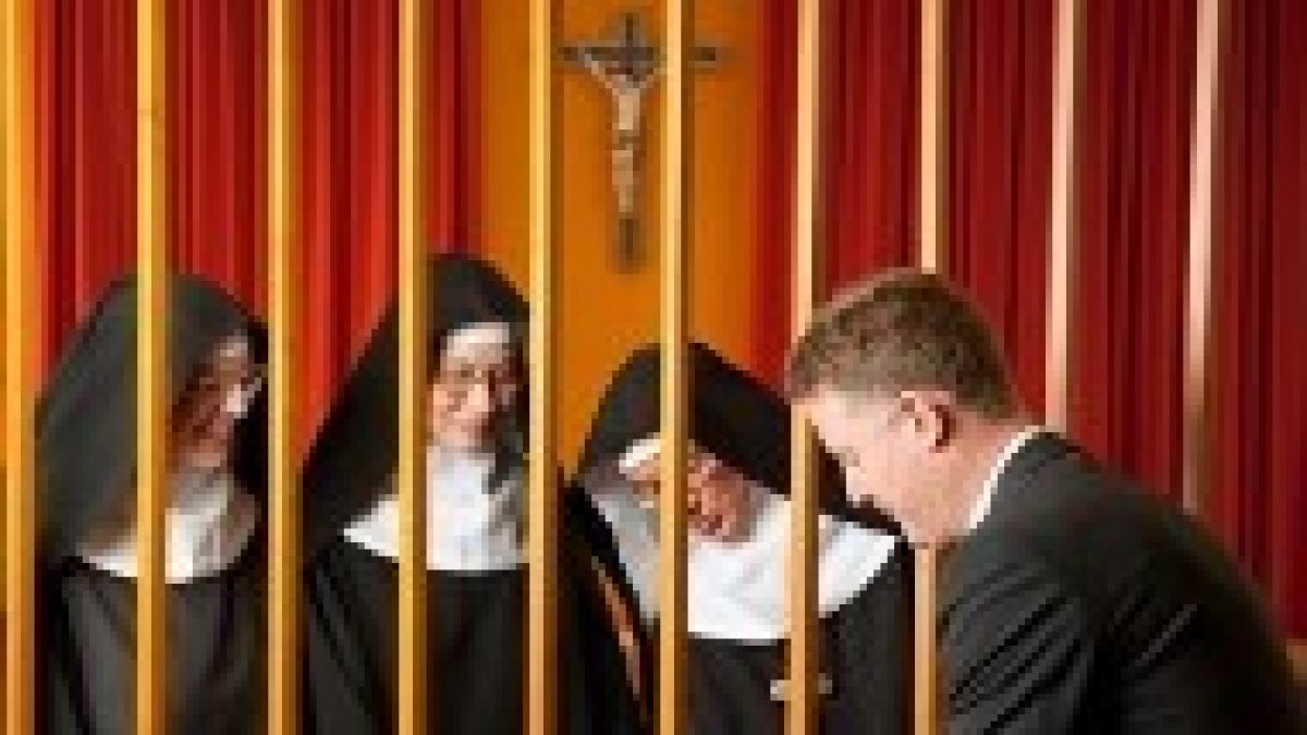 Las benedictinas y Universal Music firman el contrato