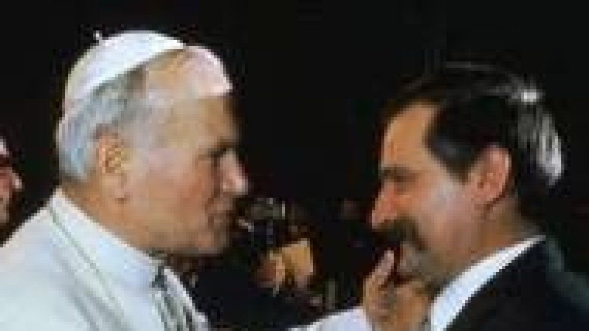 Juan Pablo II junto a Lech Walesa