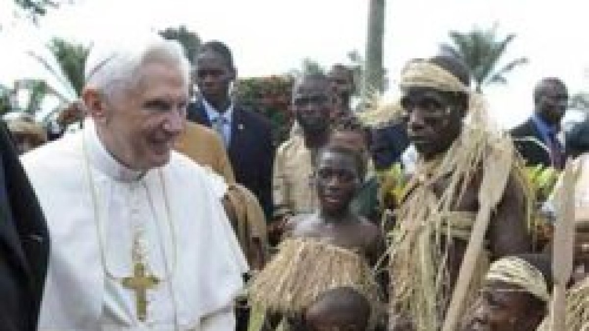 Estudiantes africanos en Roma convocan una manifestación en defensa del Papa