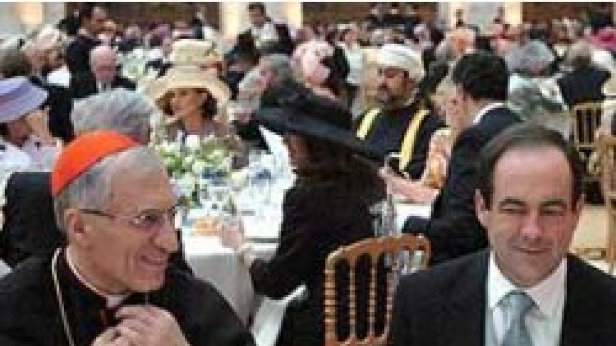 El cardenal Rouco llama a Bono para protestar por la iniciativa que ataca al Papa en el Congreso