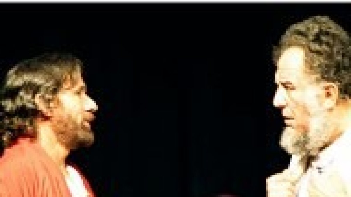 Jesús y Pedro en una representación teatral