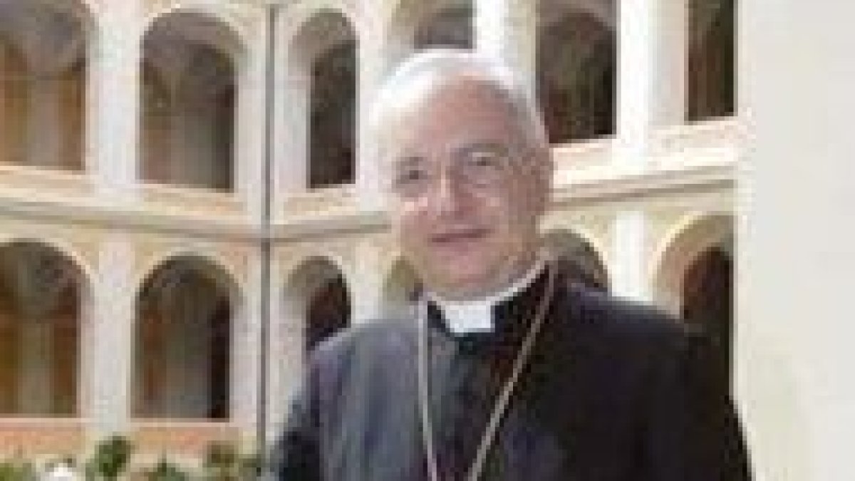 El arzobispo Mauro Piacenza