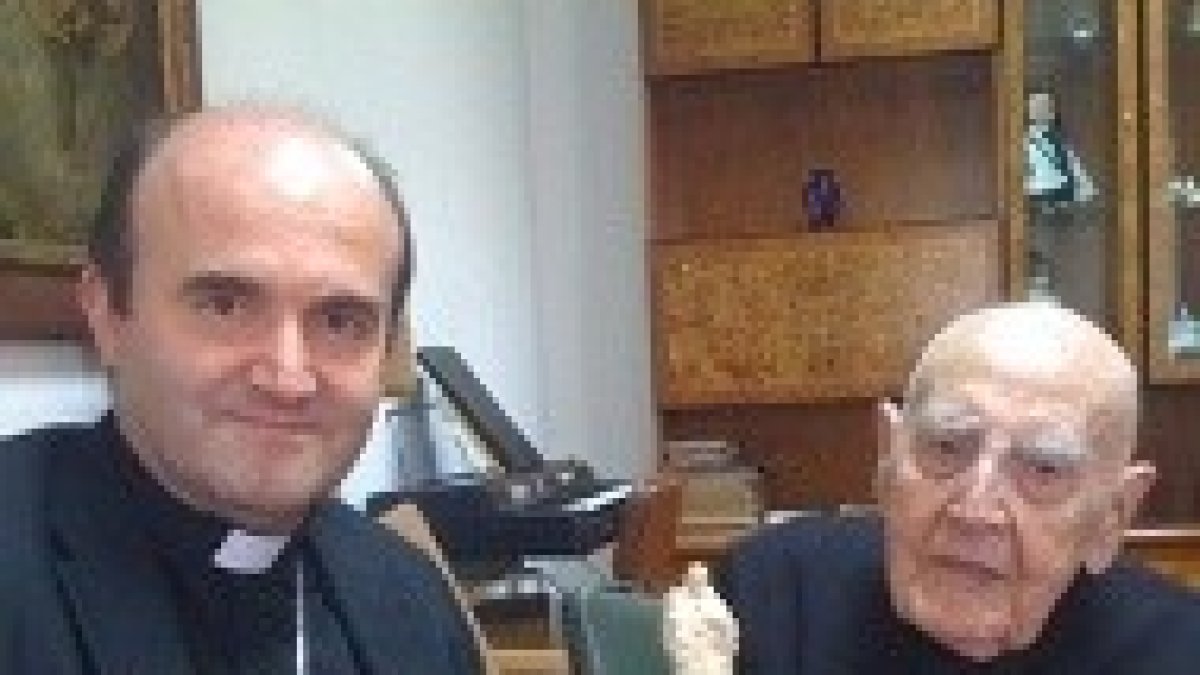 Don Román Orbe y monseñor José Ignacio Munilla, obispo de San Sebastián