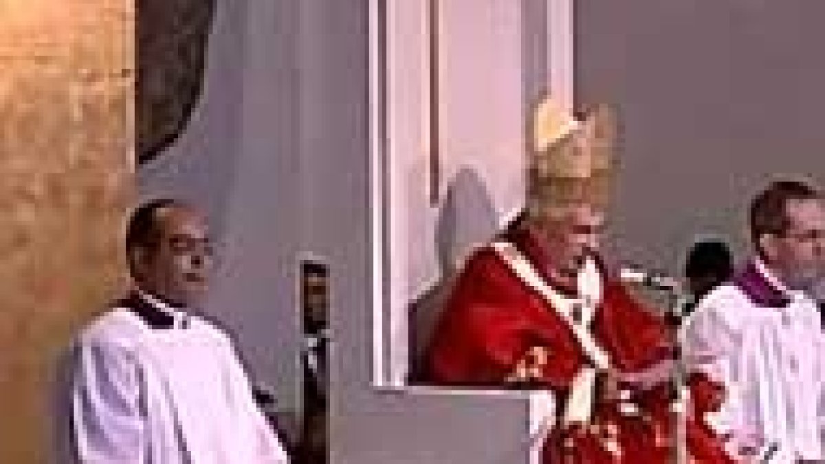 El Papa, durante la homilía de la misa.