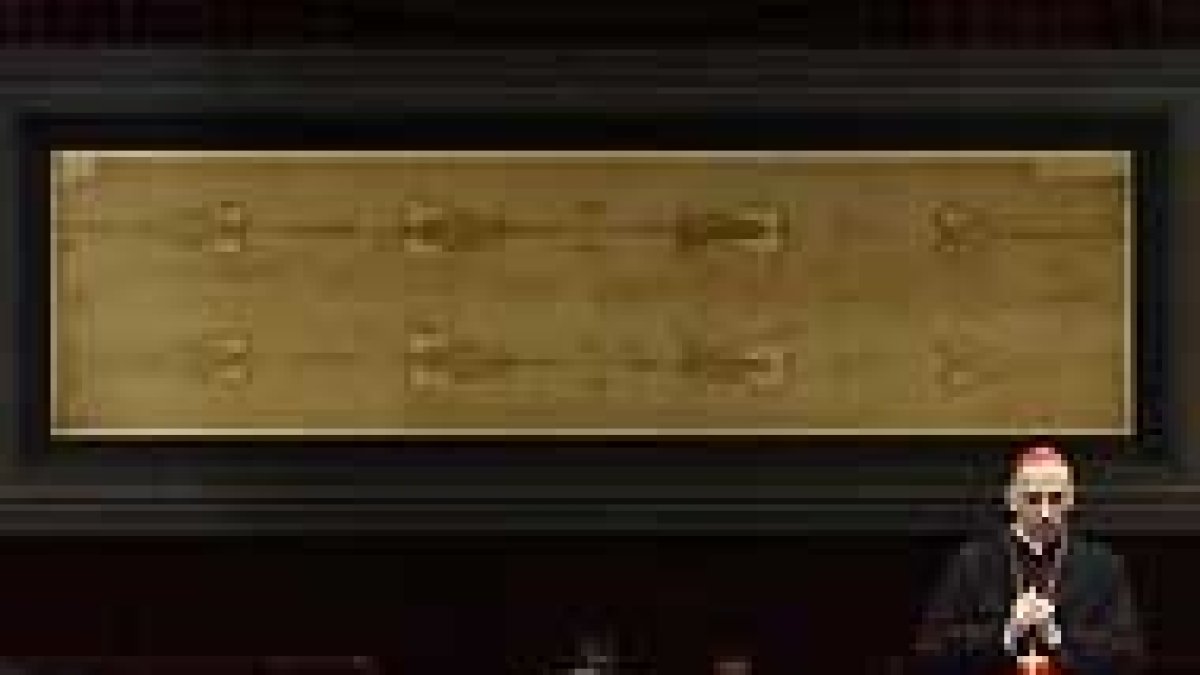 El cardenal Poletto junto a la Sindone.