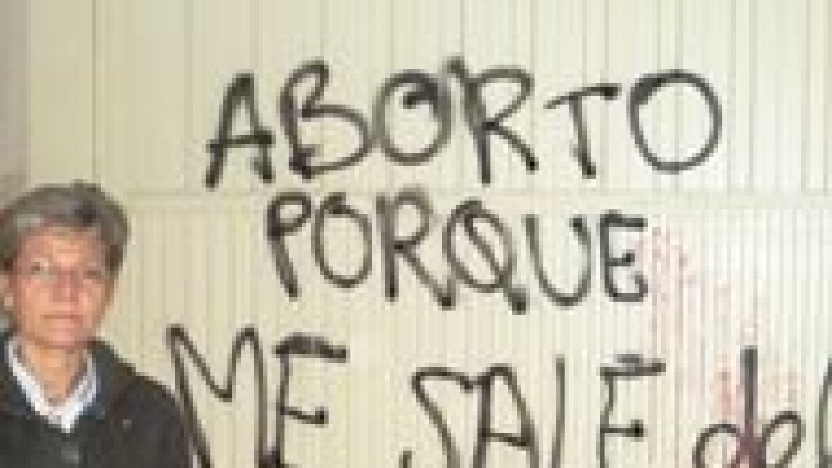 La presidenta de Red Madre, ante las pintadas