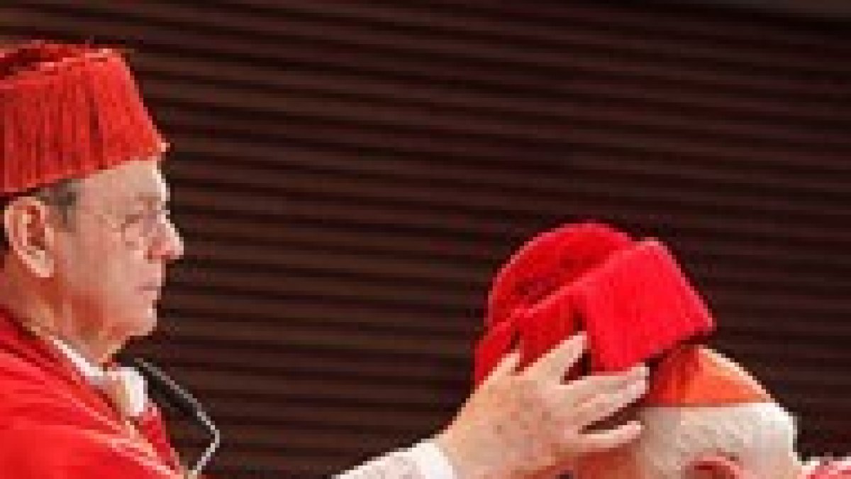 El cardenal Cañizares es investido en la UCV