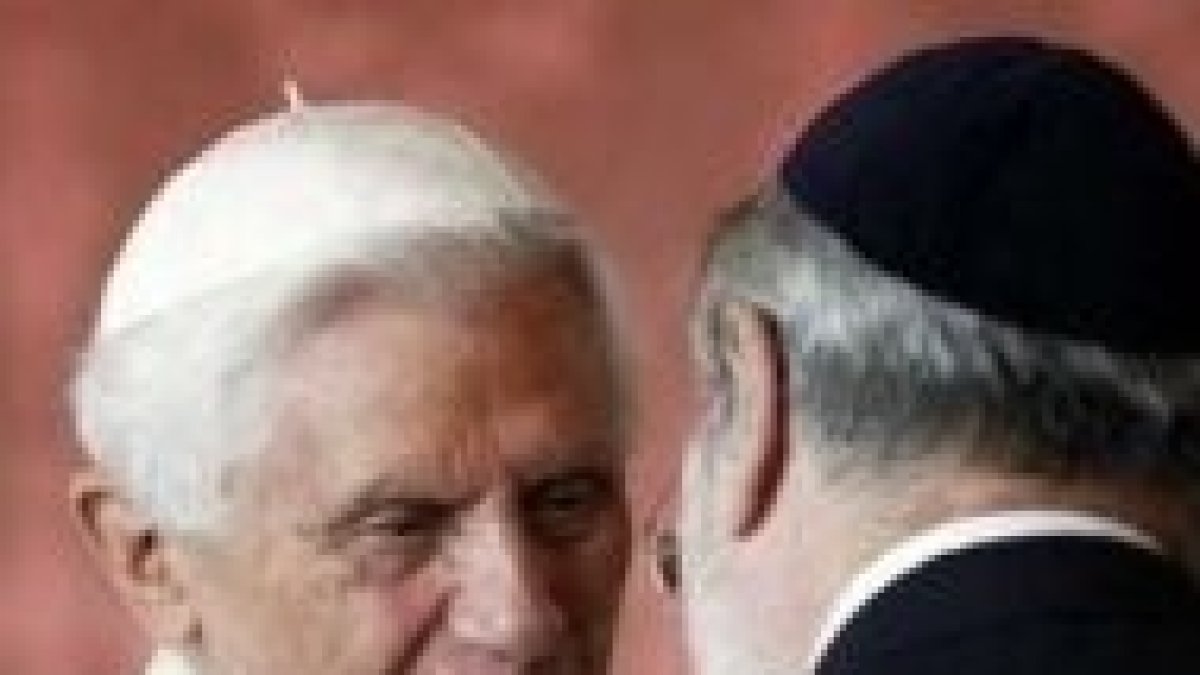 Benedicto XVI con el Rabino Jonathan Sacks