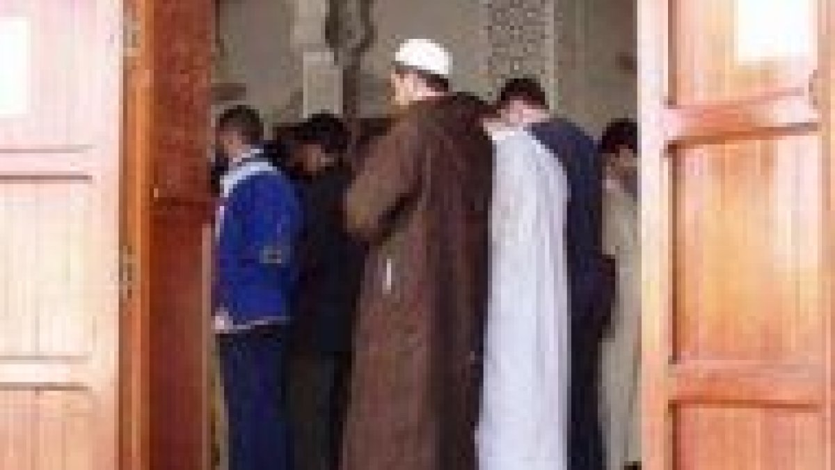 Rezos en una mezquita de Ceuta