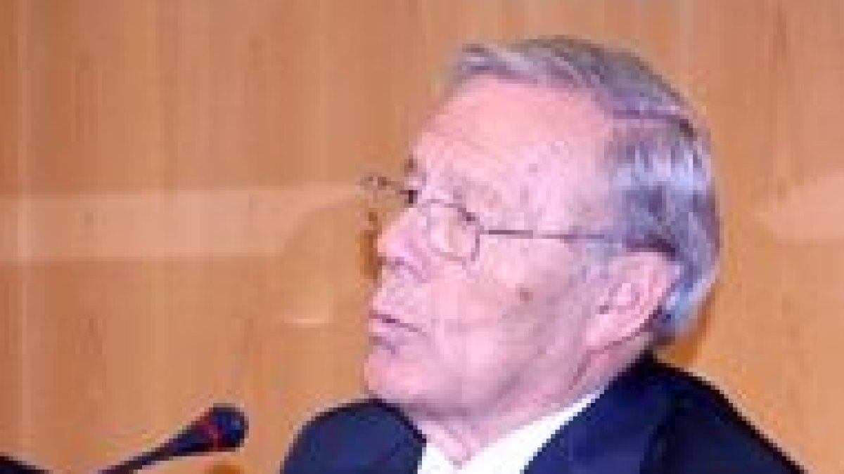 Rafael Navarro Valls durante su intervención