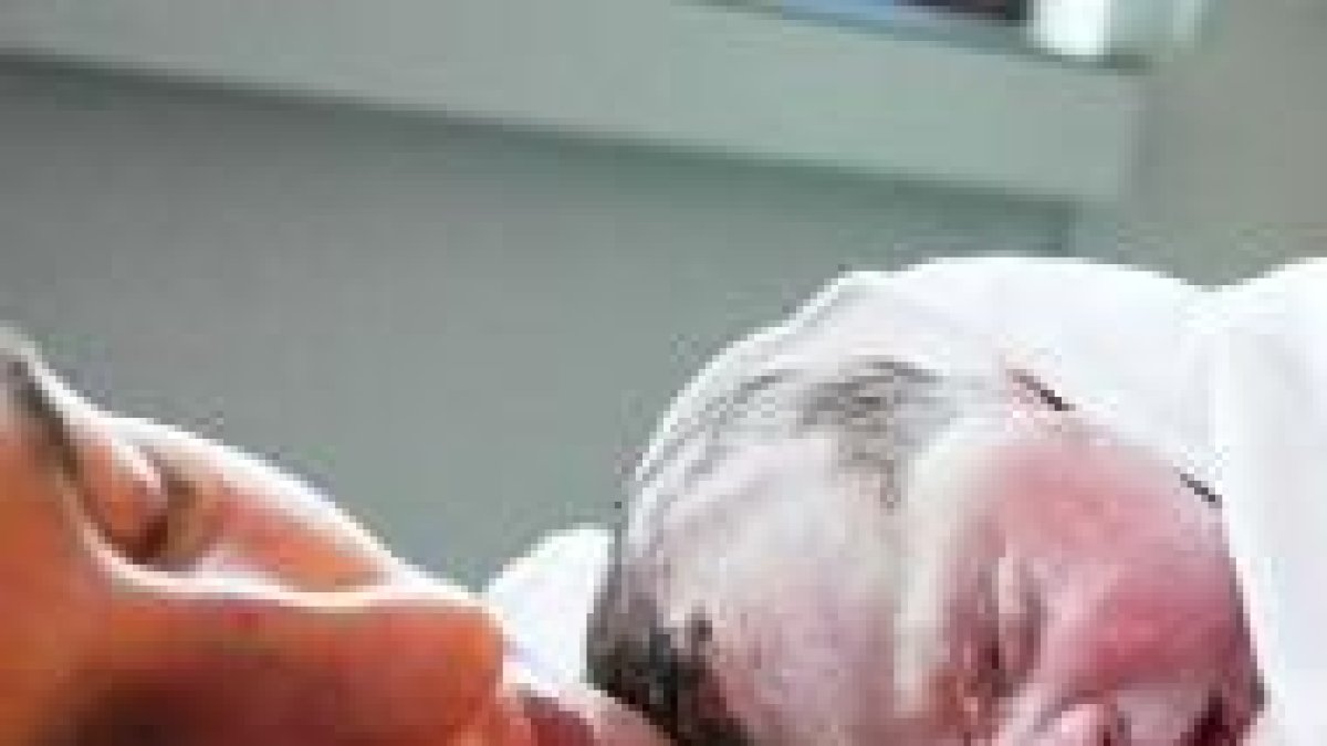 Una madre con su hijo recién nacido