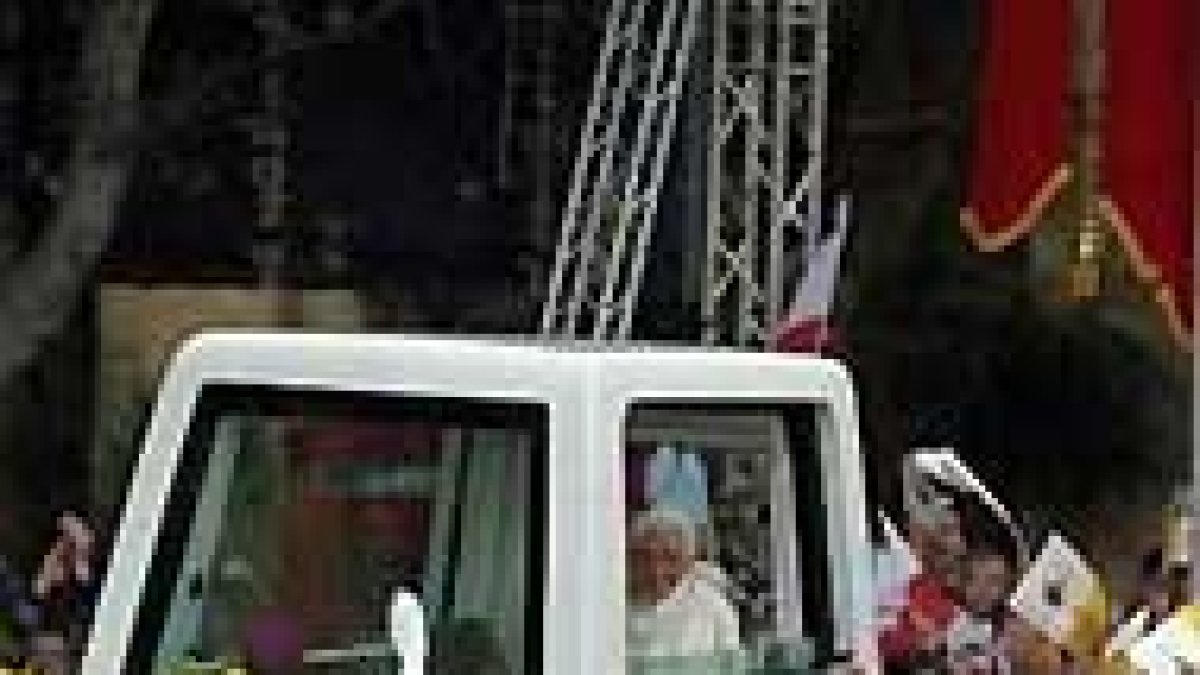 La llegada de Benedicto XVI a Malta.