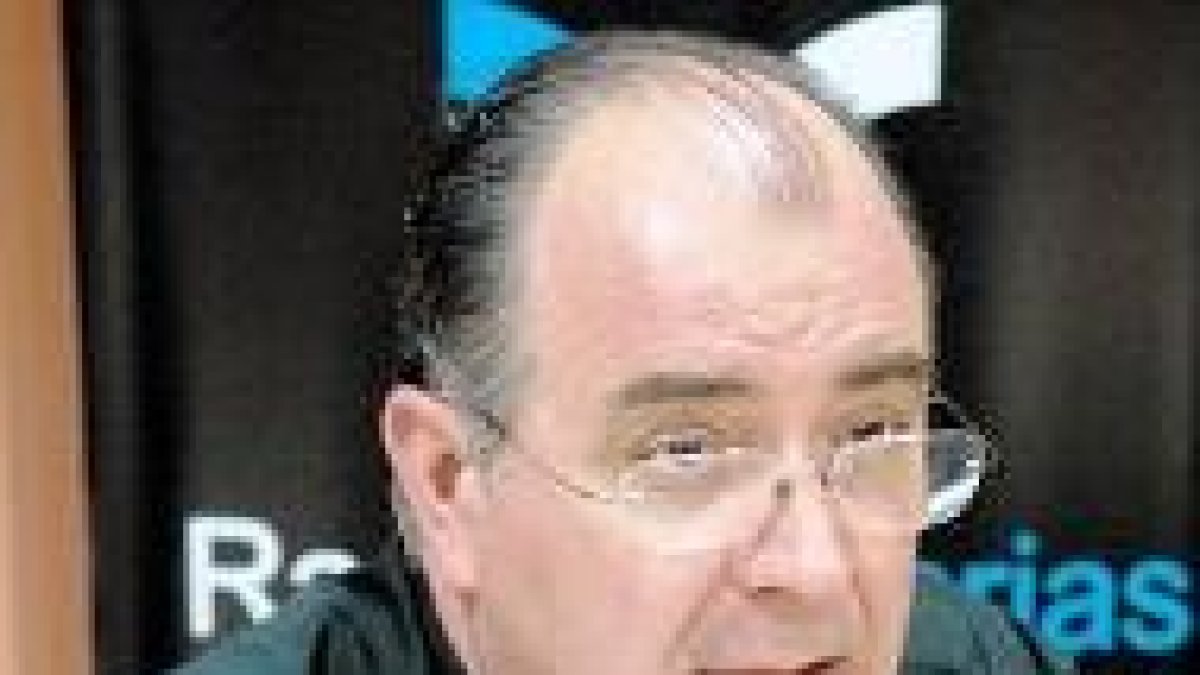 El obispo de Canarias, Francisco Cases