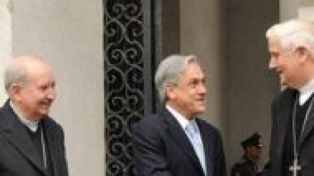 El cardenal Errázuriz, el presidente Piñera y el arzobispo Goic