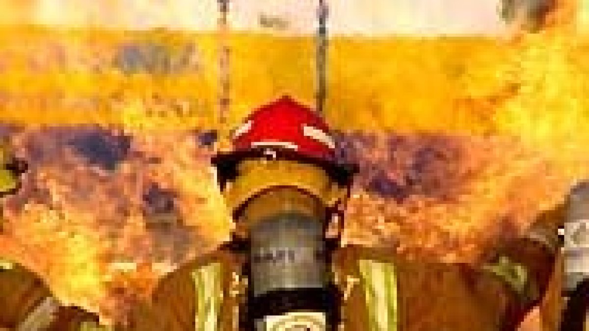 Héroes frente al fuego... y frente a los abusos.