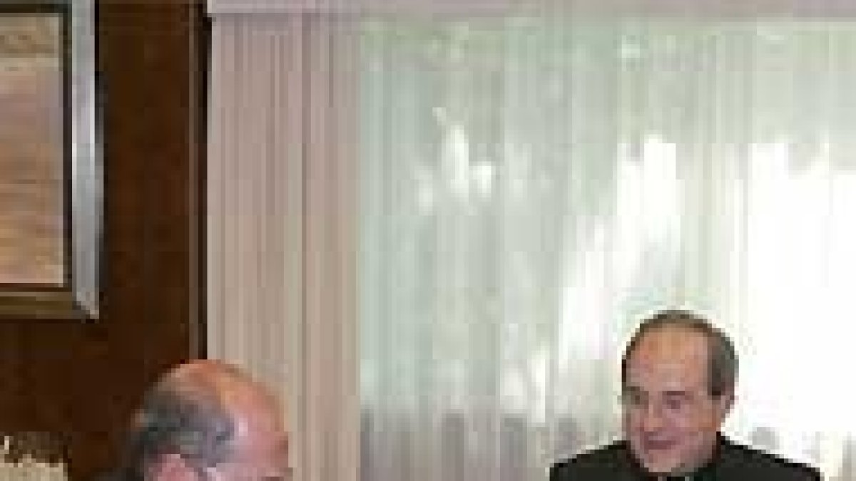 El arzobispo de Sevilla y su nuevo auxiliar.