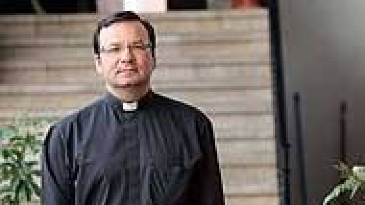 Carlos Simón, de la curia romana