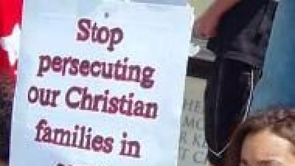 Una mujer egipcia se manifiesta por la libertad religiosa