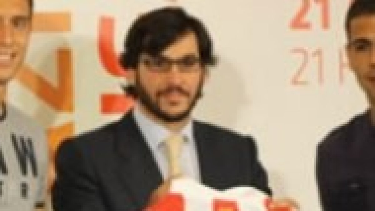 Borja y Domingez del Atlético, junto a Borja Ezcurra, director de Patrocinios de la JMJ