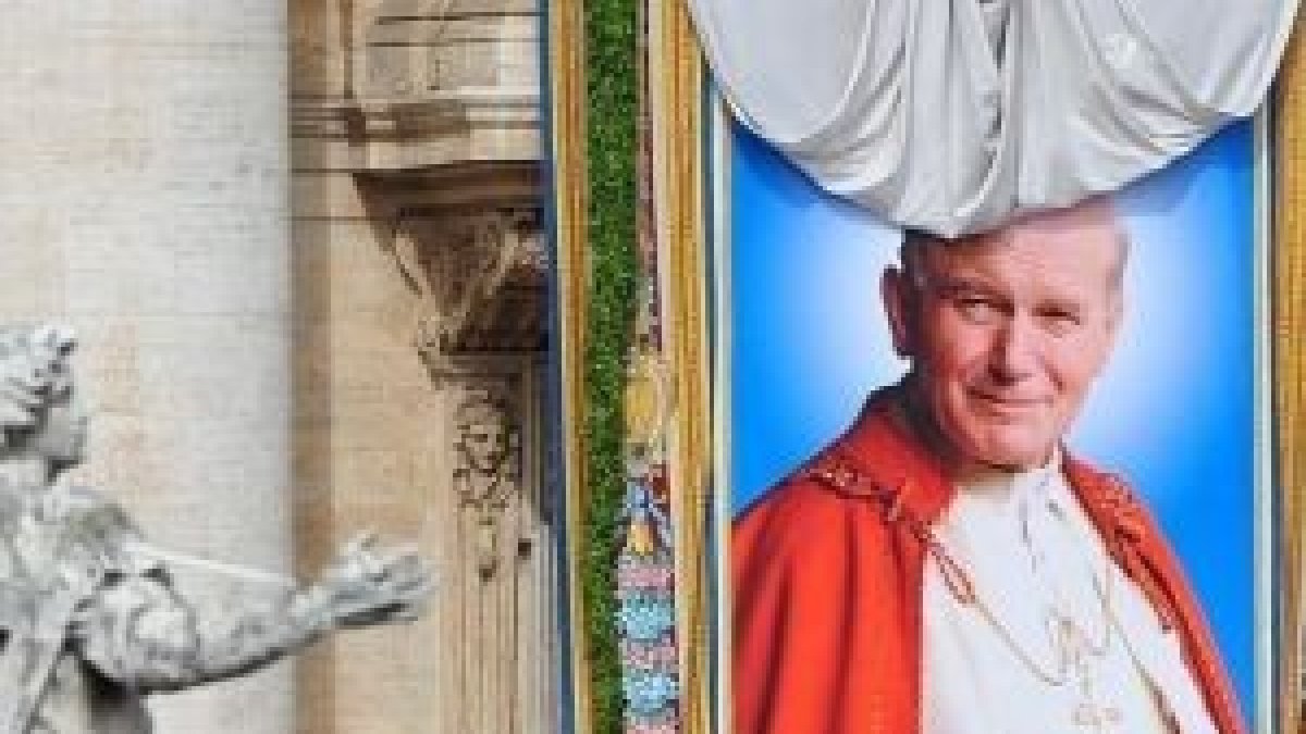 Tapiz de Juan Pablo II en la Basílica de San Pedro