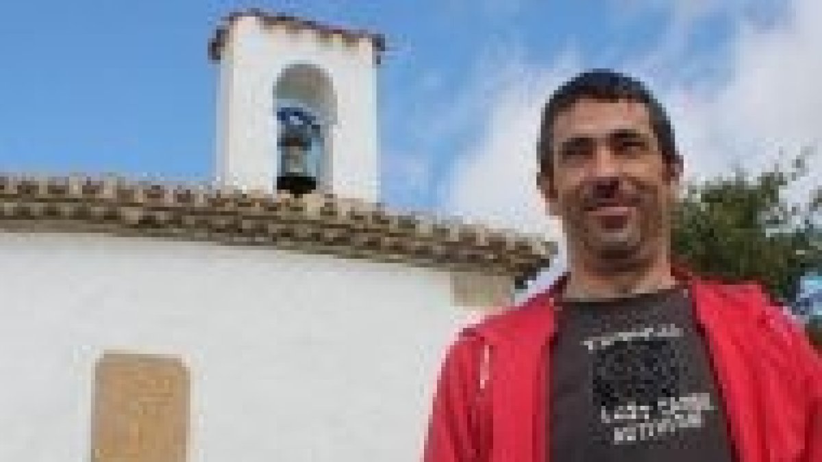 Xavier Ilzarbe, delante de la polémica ermita