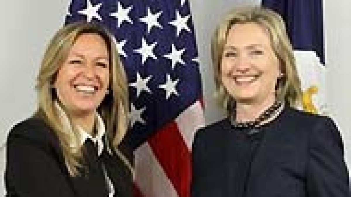 Hillary Clinton con Trinidad Jiménez.