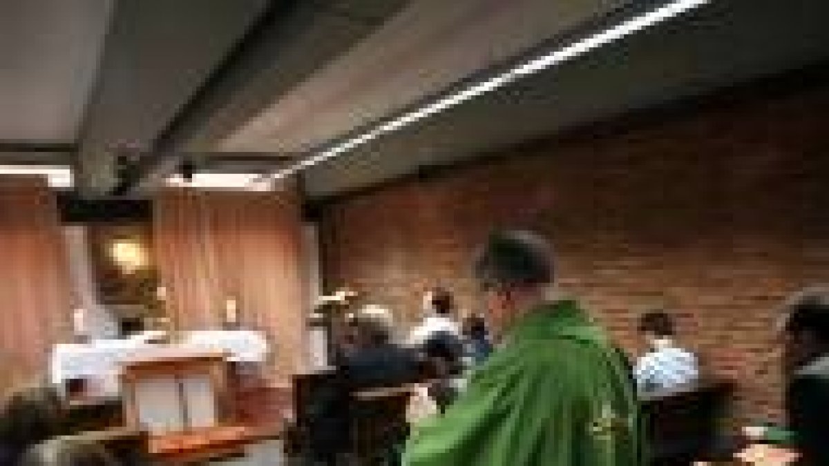 Misa en la capilla de la Universidad de Barcelona